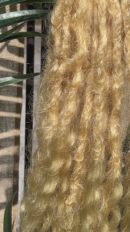 613 Platinum* 75 Lisa Style Locs ( blonde )